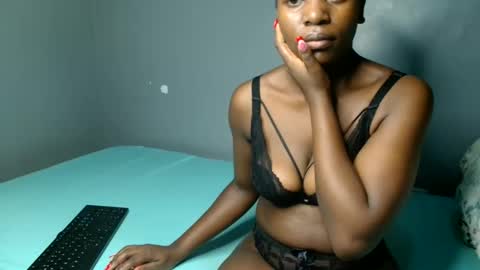 Snapshot of beverly_bay chatting on June 10, 2026, 11:24 pm beverly online show from June 10, 2026, 11:24 pm