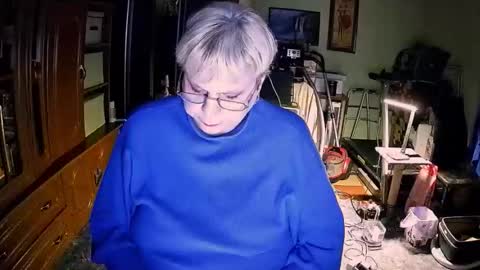 BeverlyCynia online show from November 21, 2025, 4:16 pm