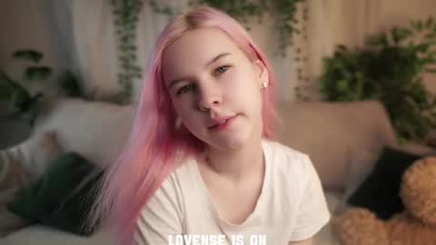 Eliz online show from December 2, 2025, 1:22 am