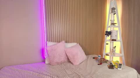 biancaa__18 online show from February 2, 2026, 7:34 pm