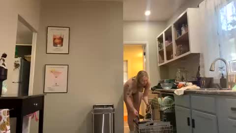 Ellie  online show from October 11, 2025, 8:51 pm