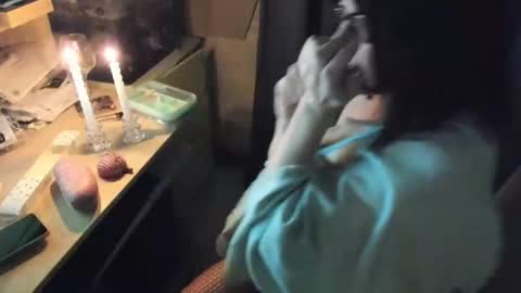 mom online show from January 8, 2025, 1:32 am