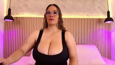 Tell me Sophia  online show from October 15, 2025, 4:51 pm