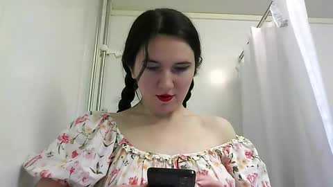 Isabella online show from November 5, 2025, 8:36 am