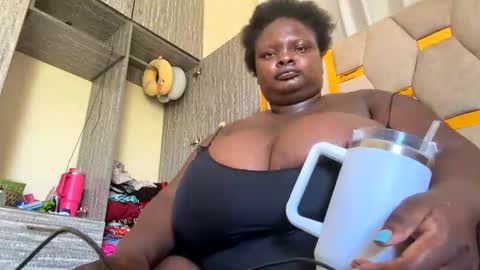 bigchocotities online show from November 7, 2025, 8:14 am