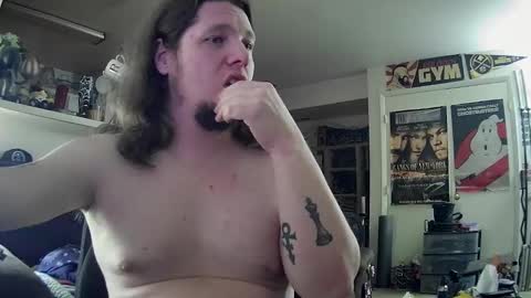 biggerisbetter21 online show from February 3, 2025, 1:40 pm