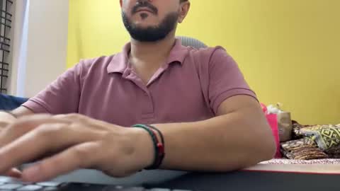 bighandsomesatisfy online show from April 19, 2026, 4:39 pm