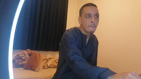 bighunter914318 online show from April 22, 2026, 11:28 pm