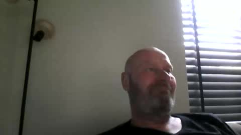 Snapshot of bigmike3339 chatting on April 23, 2026, 8:24 am bigmike3339 online show from April 23, 2026, 8:24 am