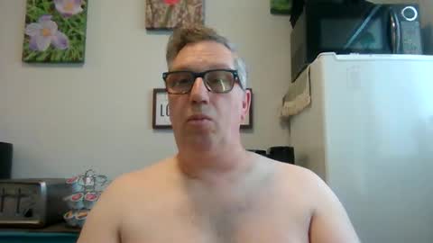 bignhard_69_ online show from April 20, 2026, 4:43 pm