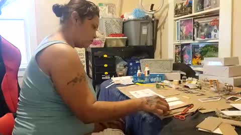 the Mini mami online show from February 8, 2025, 6:55 pm