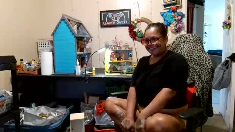 the Mini mami online show from September 29, 2025, 2:11 pm