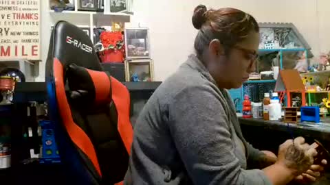 the Mini mami online show from November 22, 2025, 9:41 am