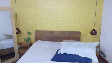 bigroundbooty_ online show from April 21, 2026, 8:44 pm