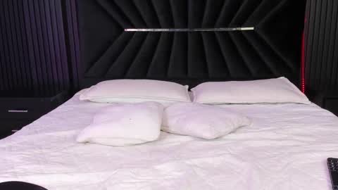 Zayra online show from October 4, 2025, 7:39 am