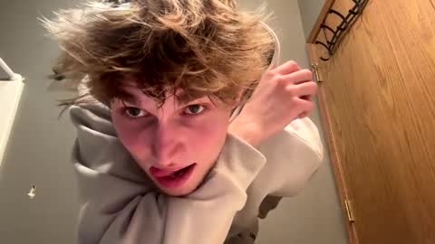 bigskinnyboyshh online show from January 8, 2025, 6:20 am