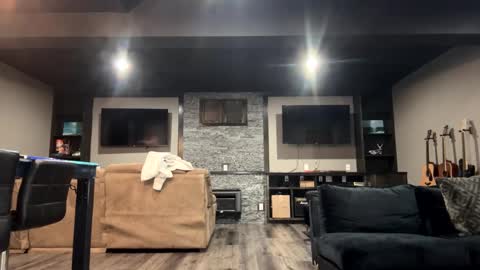 bigskinnyboyshh online show from January 30, 2025, 8:32 am