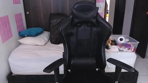 laura online show from February 12, 2025, 8:29 pm