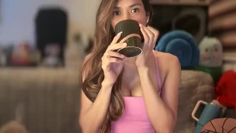 Snapshot of bigsurprise4u chatting on February 6, 2025, 7:45 am Yna online show from February 6, 2025, 7:45 am