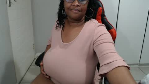 Snapshot of bigtitshornygirlxxx chatting on July 1, 2026, 8:52 pm Lona online show from July 1, 2026, 8:52 pm