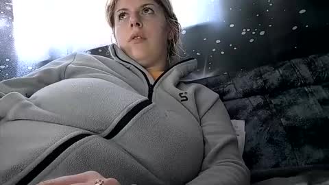 bigtitslala online show from October 27, 2025, 10:41 am