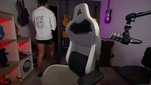 bigxboy96 online show from January 13, 2026, 4:29 am