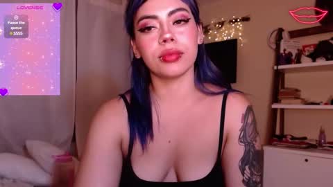 biigbooty_ online show from February 12, 2025, 4:44 am