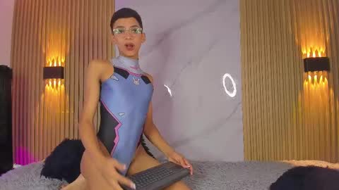 Sam online show from September 17, 2025, 11:45 am