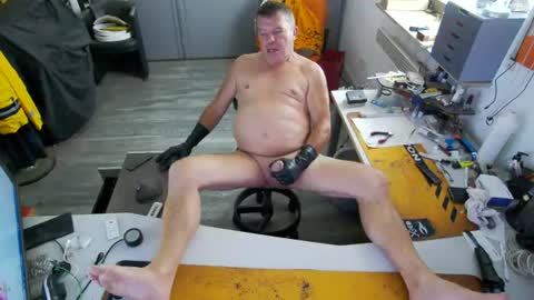 Snapshot of bilutz777 chatting on July 7, 2026, 12:20 pm bilutz777 online show from July 7, 2026, 12:20 pm