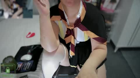 bisex woman online show from December 13, 2025, 7:53 pm