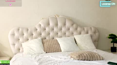 BiteFromTemptation online show from November 12, 2025, 11:25 pm