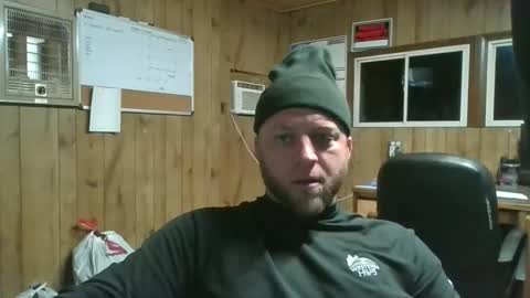 bjhancock_28 online show from December 3, 2025, 9:13 pm