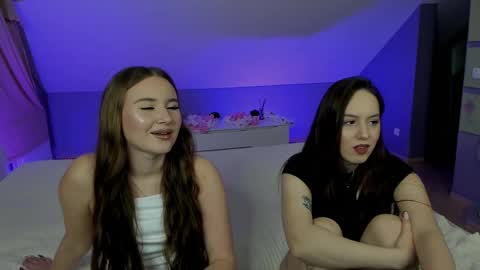 Julia online show from February 13, 2025, 2:42 pm