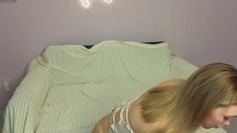 Julia online show from September 23, 2025, 9:34 am