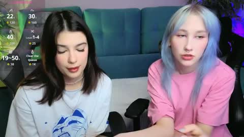 Julia online show from April 17, 2026, 3:37 pm