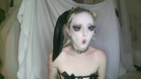 vampire fang  online show from April 21, 2026, 6:12 pm