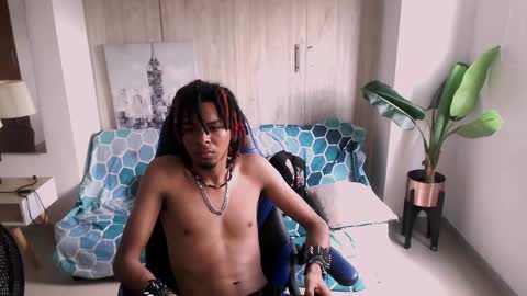 Black online show from January 7, 2025, 6:03 pm