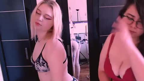Sasha and Bella online show from August 7, 2026, 8:16 am