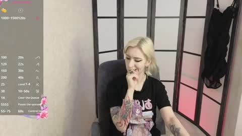 Snapshot of black_orchides chatting on April 27, 2026, 8:23 am Emily online show from April 27, 2026, 8:23 am