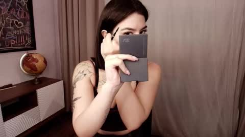 Mon Mon online show from October 2, 2025, 2:40 am