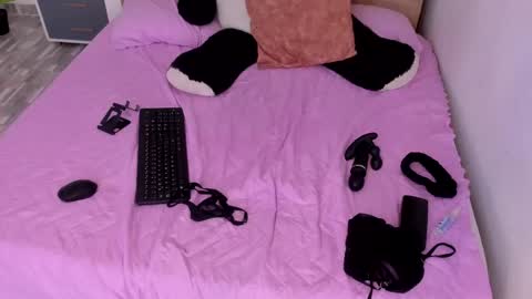 B L A C K  R O S E  online show from April 20, 2026, 11:46 am