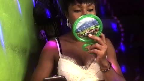 Crystal online show from January 12, 2025, 1:37 pm