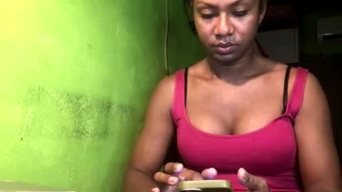 Crystal online show from November 18, 2025, 7:02 am