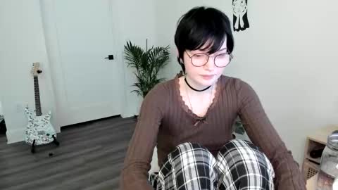 Ella online show from October 19, 2025, 3:34 pm