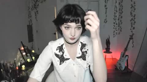 Ella online show from December 23, 2025, 6:33 am