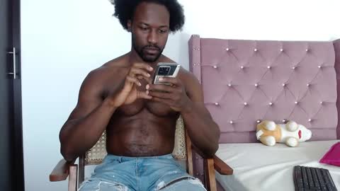 Twtter 1MikeBeckford            Onlyfns beckfordmike online show from January 28, 2025, 12:43 pm