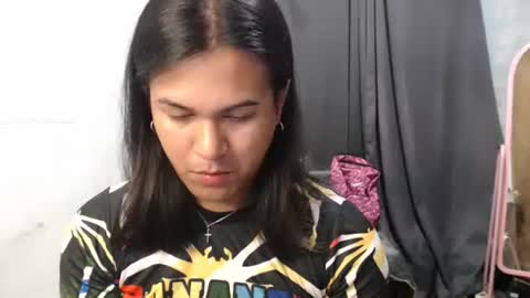 Ellez online show from November 3, 2025, 9:48 pm