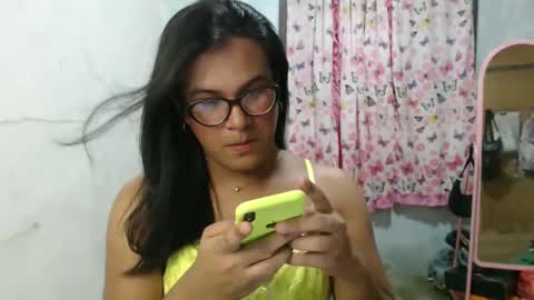 Ellez online show from February 27, 2026, 6:19 pm