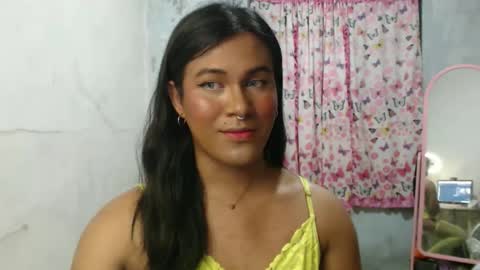 Ellez online show from April 21, 2026, 5:17 pm