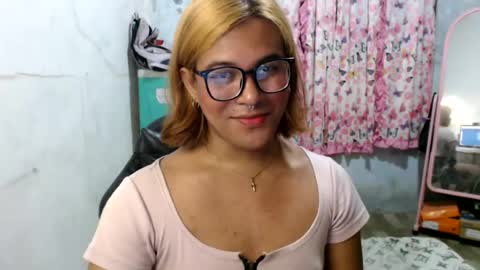 Ellez online show from July 24, 2026, 6:39 pm